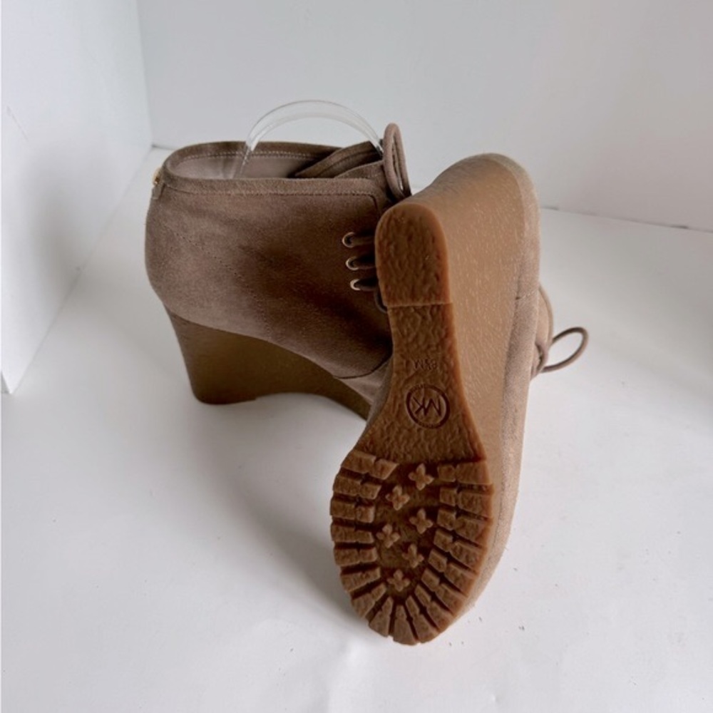 Michael Michael Kors Tan Suede Wedge Lace-Up Moc Toe Boots. Size 8.5M - Picture 11 of 12